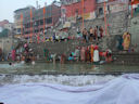 Fahrt auf dem Ganges bei Sonnenaufgang