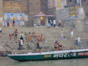 Fahrt auf dem Ganges bei Sonnenaufgang