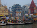 Fahrt auf dem Ganges bei Sonnenaufgang