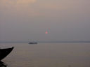 Fahrt auf dem Ganges bei Sonnenaufgang