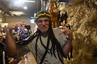 Spaß mit der Dreadlock–Perücke