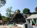 Bei den Shwe Ba Taung-Höhlen