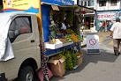 Mobiler Marktstand mit Durian